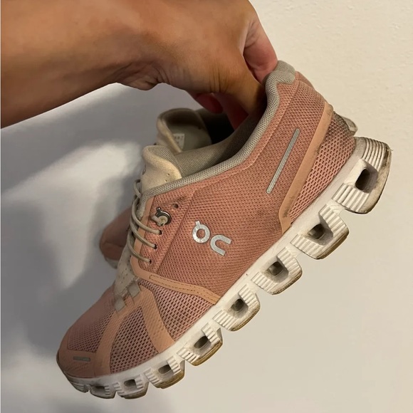 On Cloud 5 Tennis Shoes - Picture 2 of 7